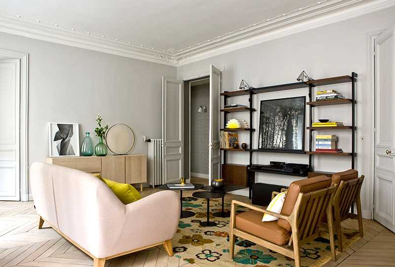 Salon avec du mobilier chiné par un décorateur d'intérieur à Toulouse